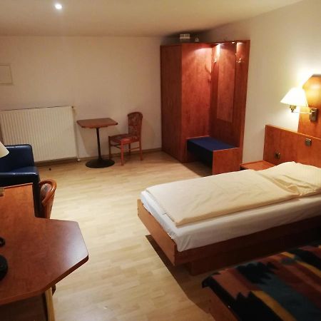 Hotel Dorfschaenke Büdelsdorf Eksteriør bilde